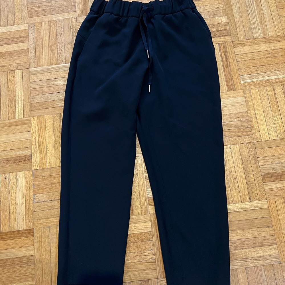 Cropped lululemon joggers